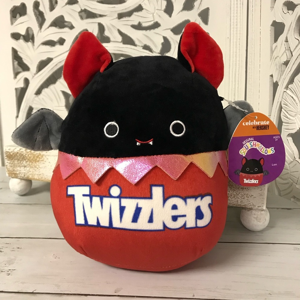 Squishmallows “Lon” the Halloween Twizzlers Bat
